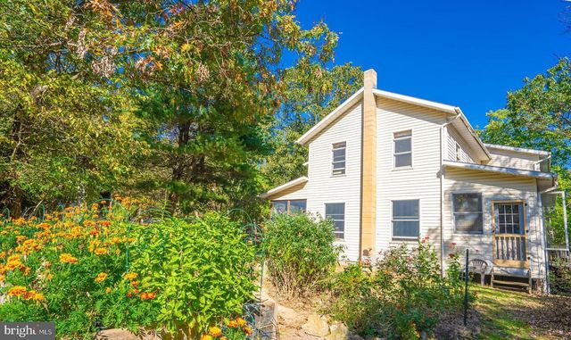 295 GREENWOODS DR, Berkeley Springs, WV 25411