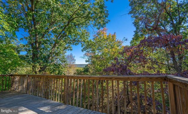 295 GREENWOODS DR, Berkeley Springs, WV 25411