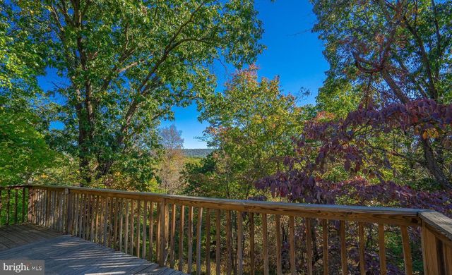 295 GREENWOODS DR, Berkeley Springs, WV 25411