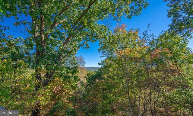 295 GREENWOODS DR, Berkeley Springs, WV 25411
