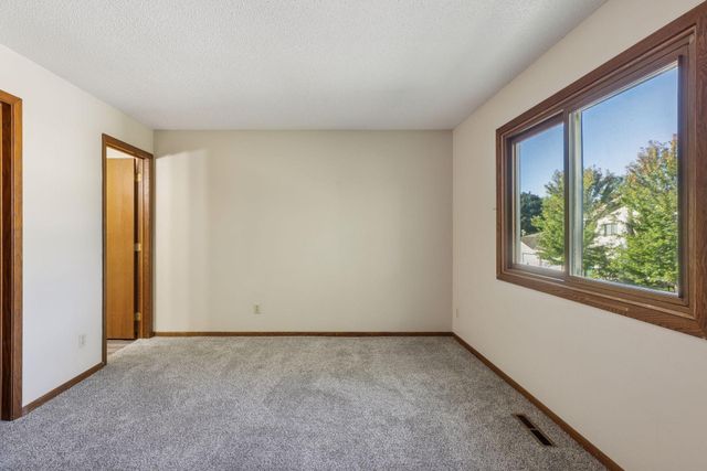 7952 Charles Way, Inver Grove Heights, MN 55076