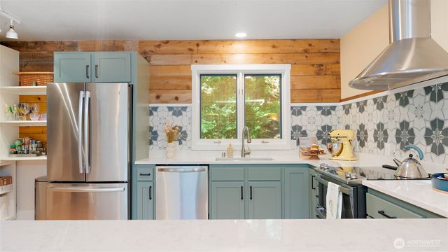 4657 Island Avenue NE, Bainbridge Island, WA 98110