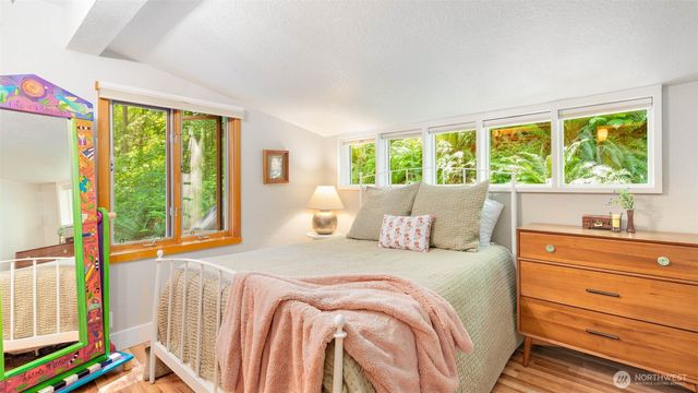 4657 Island Avenue NE, Bainbridge Island, WA 98110