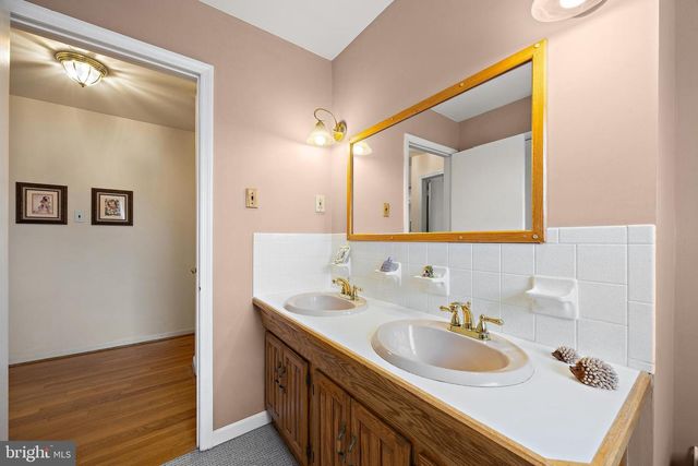 509 HOLLY KNOLL RD, Hockessin, DE 19707