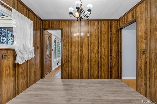 25615 Tireman Street, Dearborn Heights, MI 48127