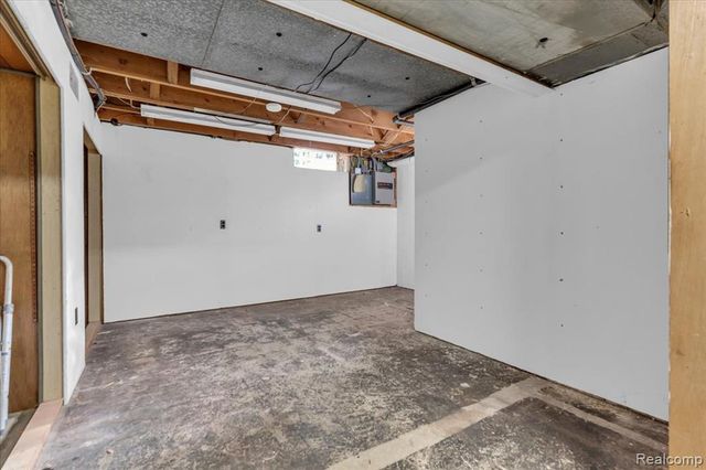 25615 Tireman Street, Dearborn Heights, MI 48127