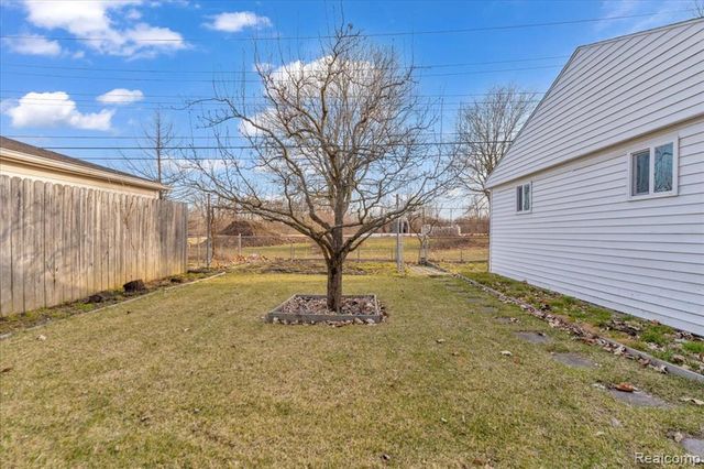 25615 Tireman Street, Dearborn Heights, MI 48127