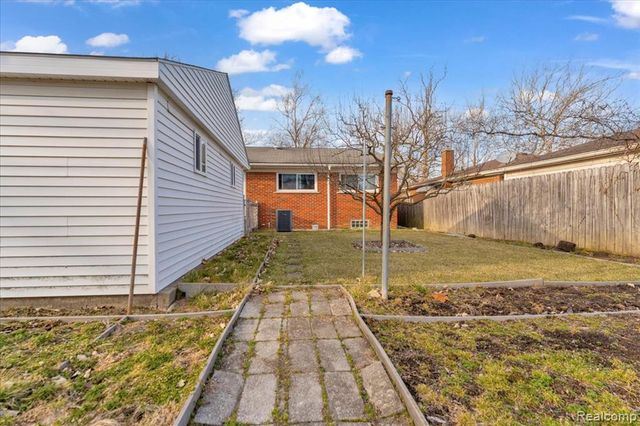 25615 Tireman Street, Dearborn Heights, MI 48127