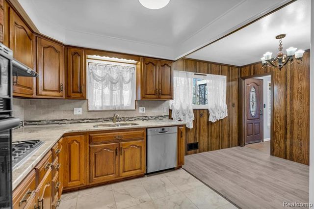 25615 Tireman Street, Dearborn Heights, MI 48127