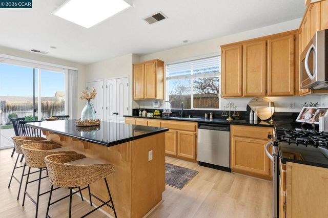 1871 1871 Ventura Dr, Pittsburg, CA 94565