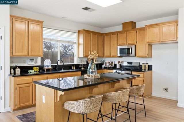 1871 1871 Ventura Dr, Pittsburg, CA 94565