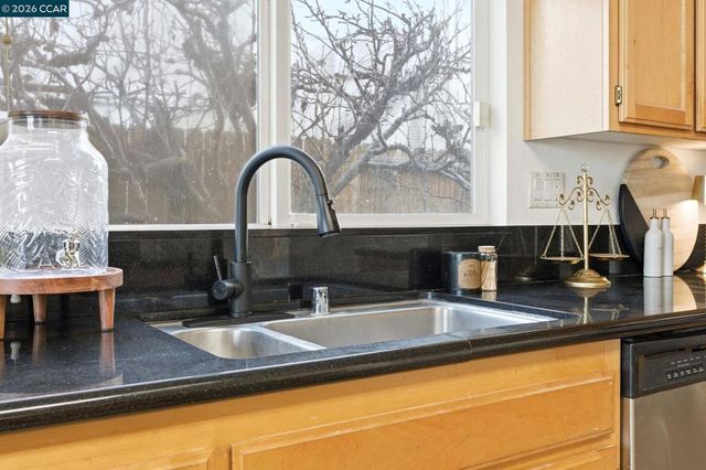 1871 1871 Ventura Dr, Pittsburg, CA 94565