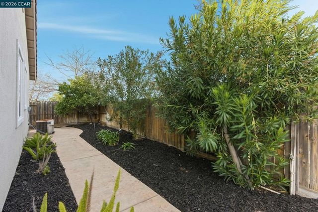 1871 1871 Ventura Dr, Pittsburg, CA 94565