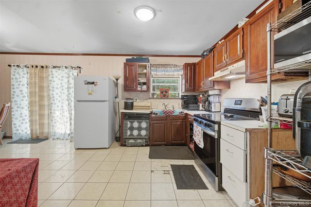 30 Fords Lane, Southampton, NY 11968