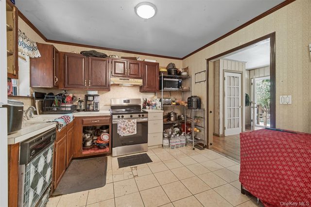 30 Fords Lane, Southampton, NY 11968