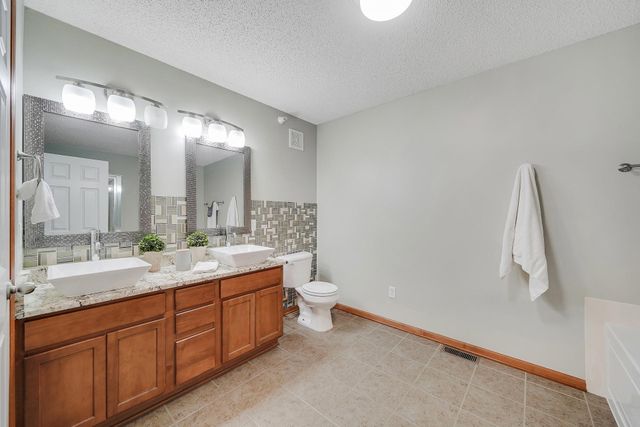 4926 Bisset Lane 7506, Inver Grove Heights, MN 55076