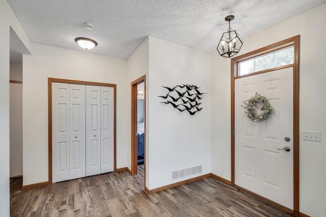 4926 Bisset Lane 7506, Inver Grove Heights, MN 55076