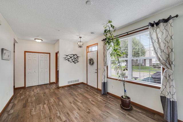 4926 Bisset Lane 7506, Inver Grove Heights, MN 55076