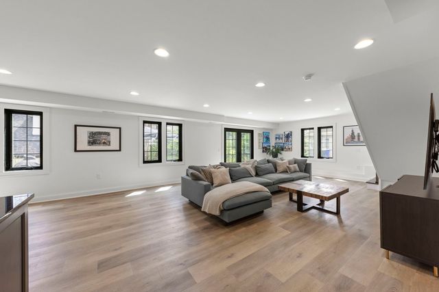 639 N Park Boulevard, Glen Ellyn, IL 60137