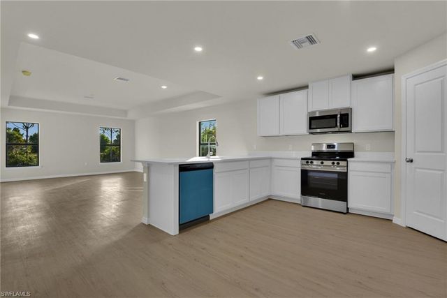 532 Raintree ST E, Lehigh Acres, FL 33974