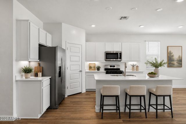 15476 W DESERT HOLLOW Drive, Surprise, AZ 85387