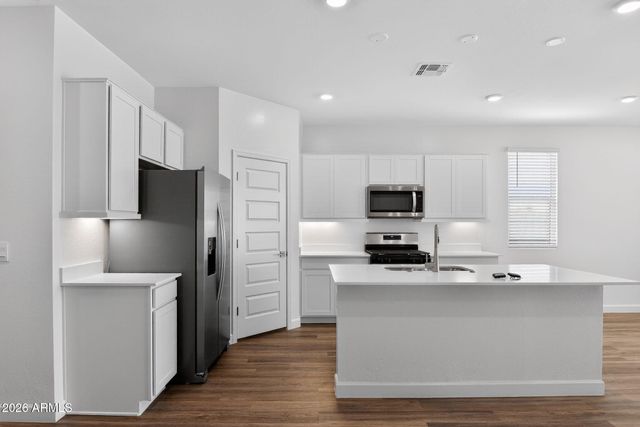 15476 W DESERT HOLLOW Drive, Surprise, AZ 85387
