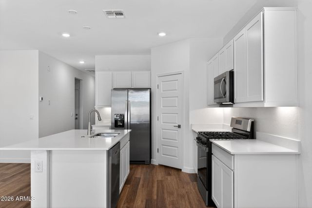 15476 W DESERT HOLLOW Drive, Surprise, AZ 85387