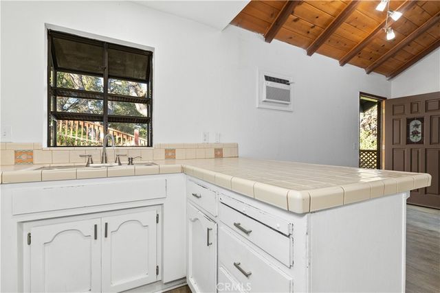 2237 Vine, Paso Robles, CA 93446