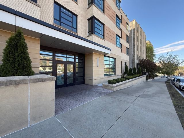 1650 Commonwealth Ave c1, Boston, MA 02135