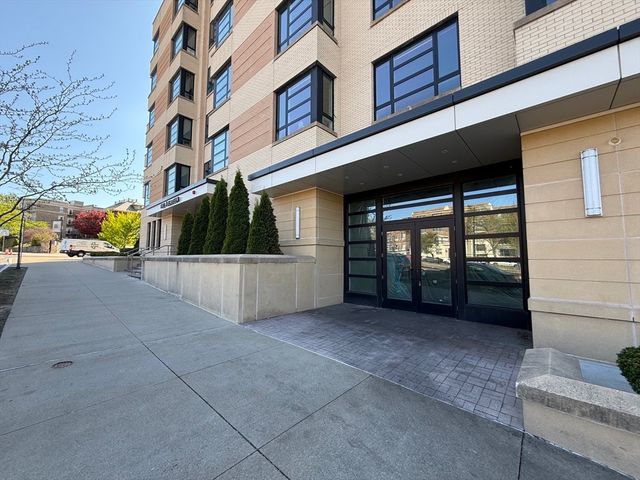 1650 Commonwealth Ave c1, Boston, MA 02135