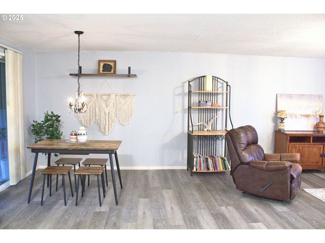 301 S EVEREST St, Newberg, OR 97132