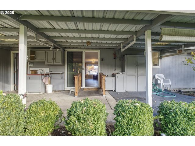 301 S EVEREST St, Newberg, OR 97132