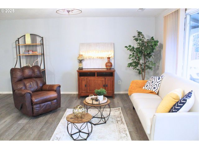 301 S EVEREST St, Newberg, OR 97132