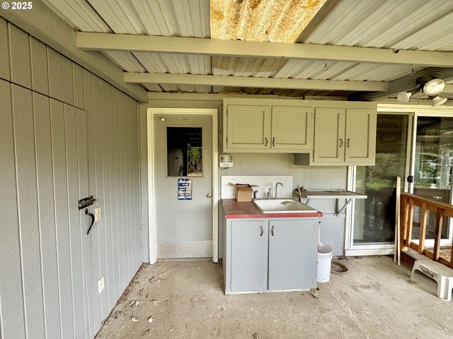 301 S EVEREST St, Newberg, OR 97132