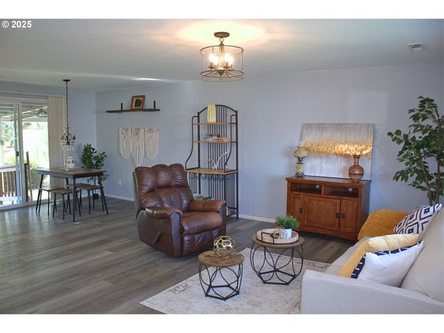 301 S EVEREST St, Newberg, OR 97132