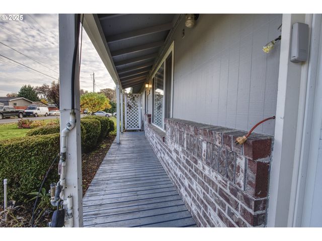 301 S EVEREST St, Newberg, OR 97132