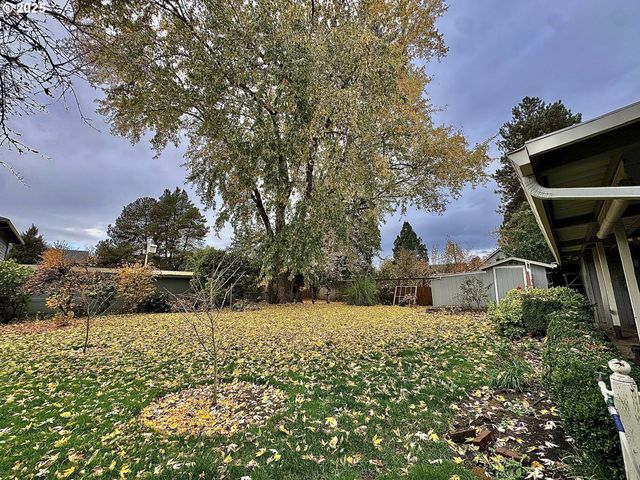 301 S EVEREST St, Newberg, OR 97132