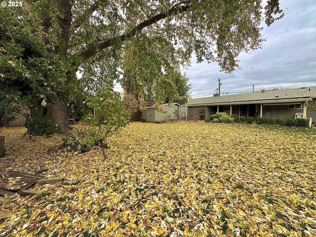 301 S EVEREST St, Newberg, OR 97132