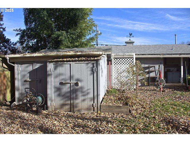 301 S EVEREST St, Newberg, OR 97132