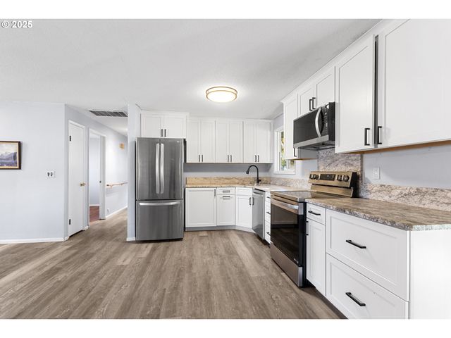 301 S EVEREST St, Newberg, OR 97132