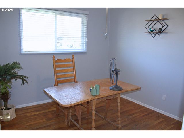 301 S EVEREST St, Newberg, OR 97132