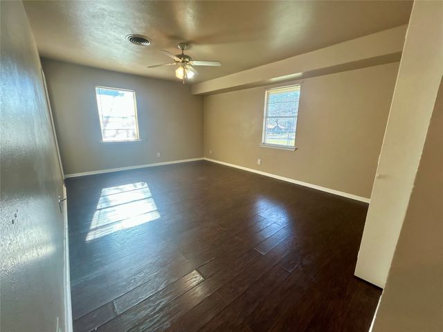 406 NW 5th Street, Hubbard, TX 76648