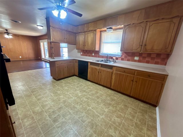 406 NW 5th Street, Hubbard, TX 76648