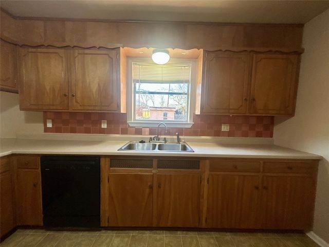 406 NW 5th Street, Hubbard, TX 76648