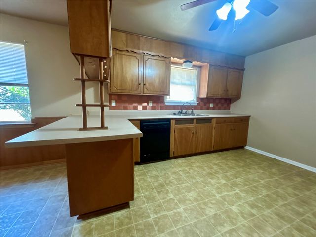 406 NW 5th Street, Hubbard, TX 76648