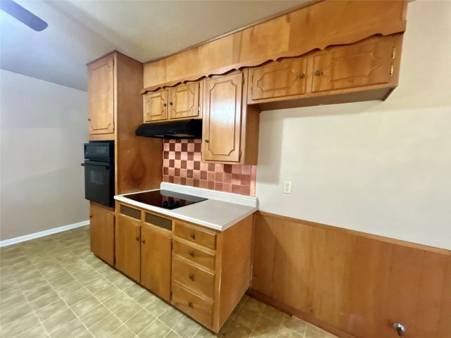 406 NW 5th Street, Hubbard, TX 76648