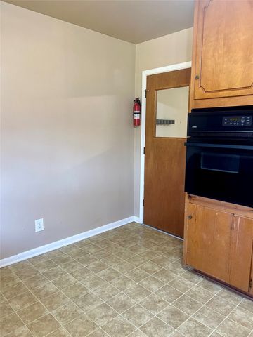 406 NW 5th Street, Hubbard, TX 76648