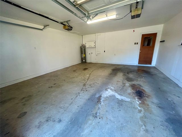 406 NW 5th Street, Hubbard, TX 76648