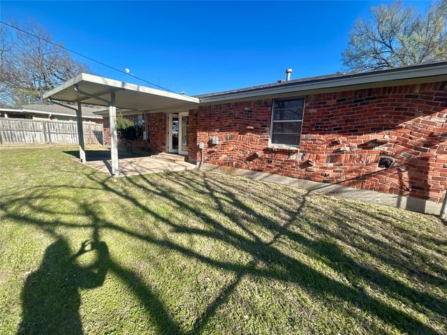 406 NW 5th Street, Hubbard, TX 76648
