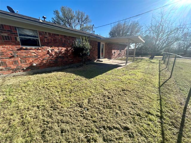 406 NW 5th Street, Hubbard, TX 76648